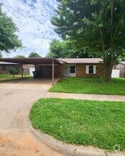 Building Photo - 605 W Carson Dr