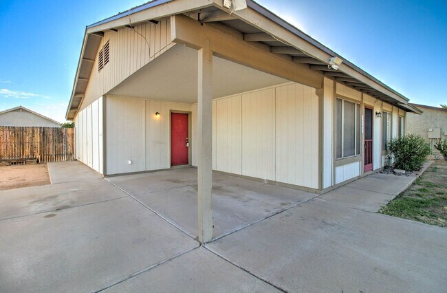 Building Photo - 3 Bedroom + 2 Bathroom + 1 Car Carport in ...