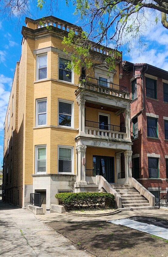 Primary Photo - 4330 N Sheridan Rd