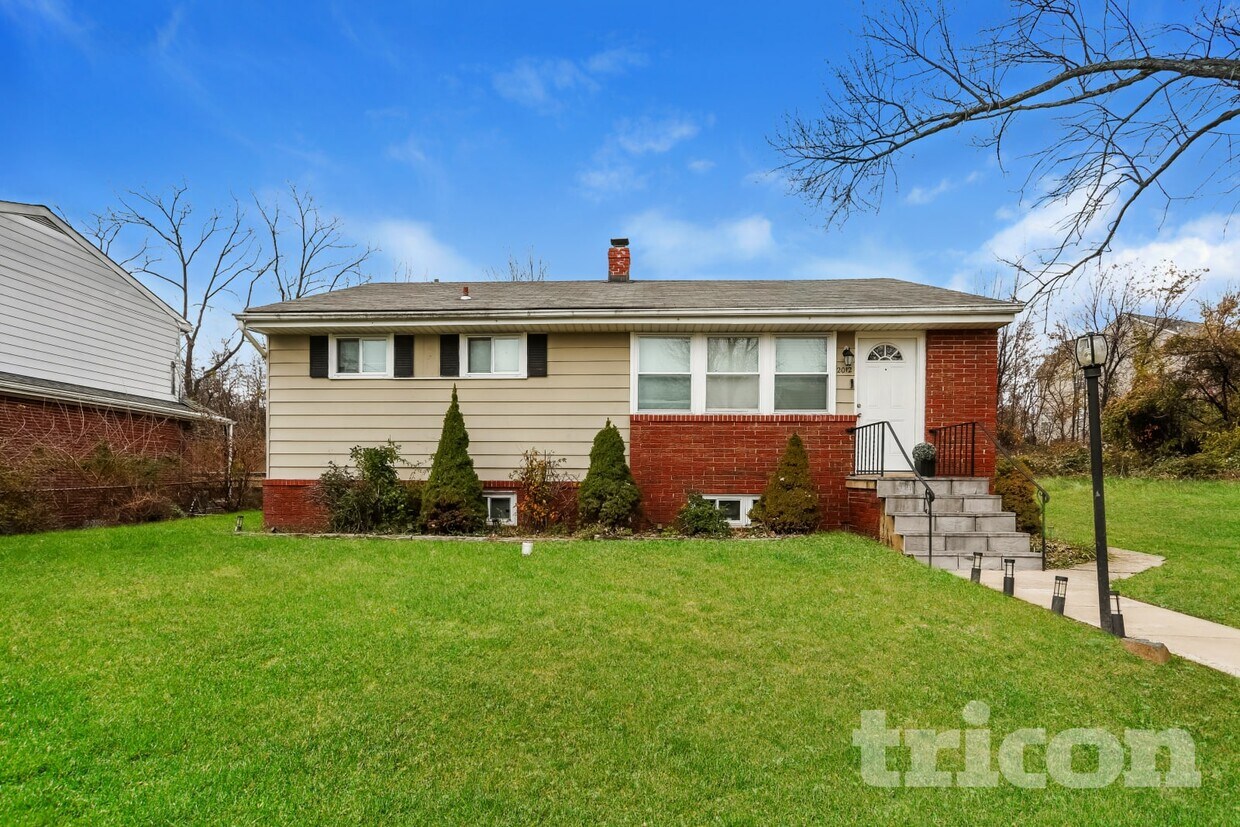 Foto principal - 2012 Royal Garden Dr