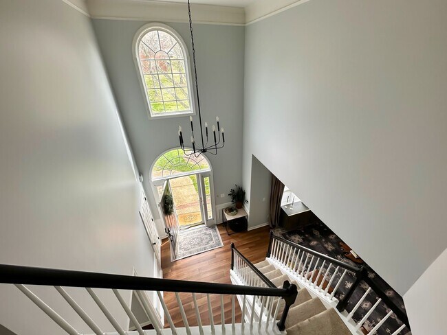 Foto del edificio - **UPDATED BRENTWOOD HOME THAT DOESN'T FEEL LIKE A RENTAL**