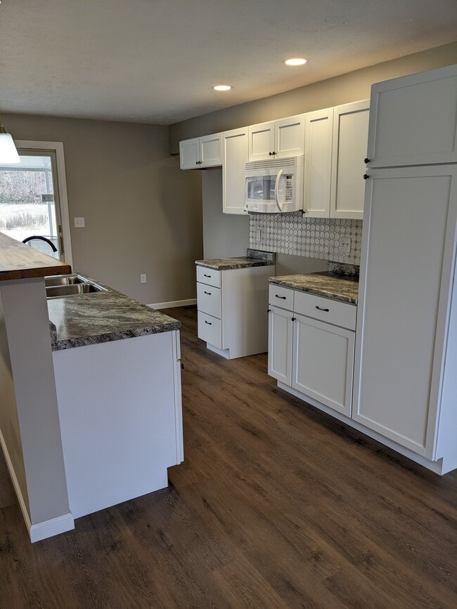 Building Photo - 1321 Wright Cir