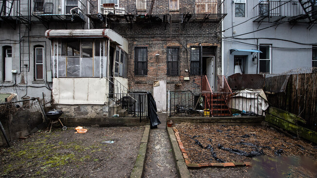 Foto del edificio - 170 Irving Ave