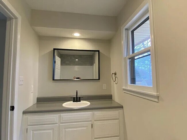 Foto del edificio - Charming 3-Bedroom Home in a Great South S...