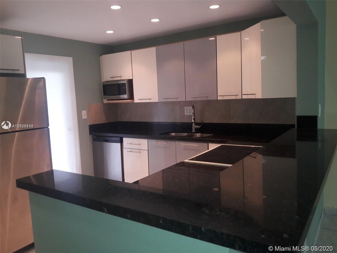 Primary Photo - 5950 Del Lago Cir