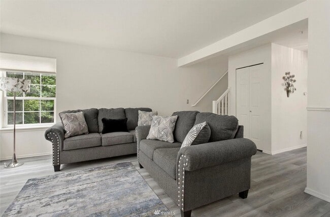 Foto del edificio - Federal Way Townhome Condo- 2 bedroom 2.5 bathroom, 1 car garage - Available NOW!