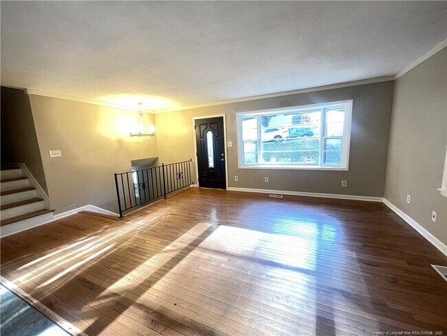 Building Photo - 1025 N Hill Rd