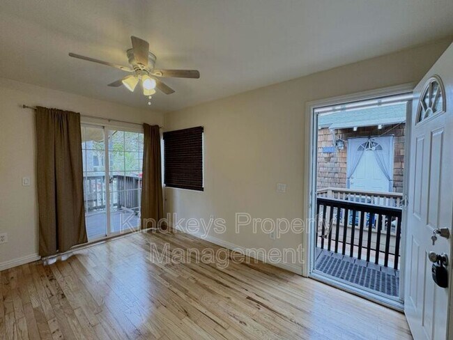 Foto del edificio - 5042 Muir Ave