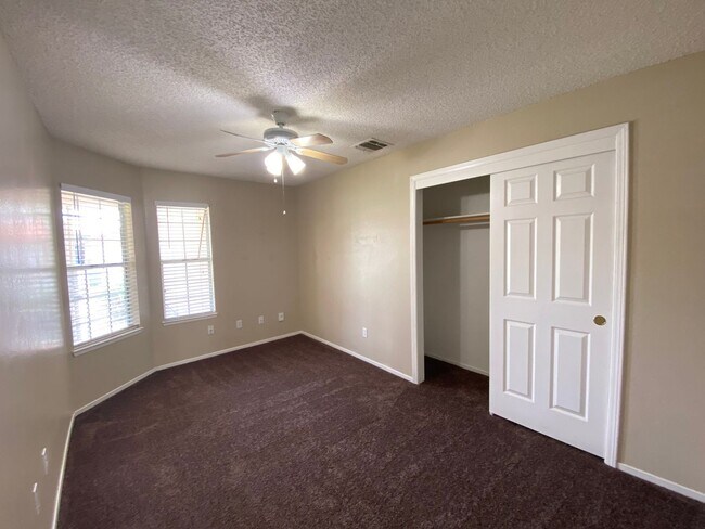 Building Photo - Super cute 3 bedroom home!