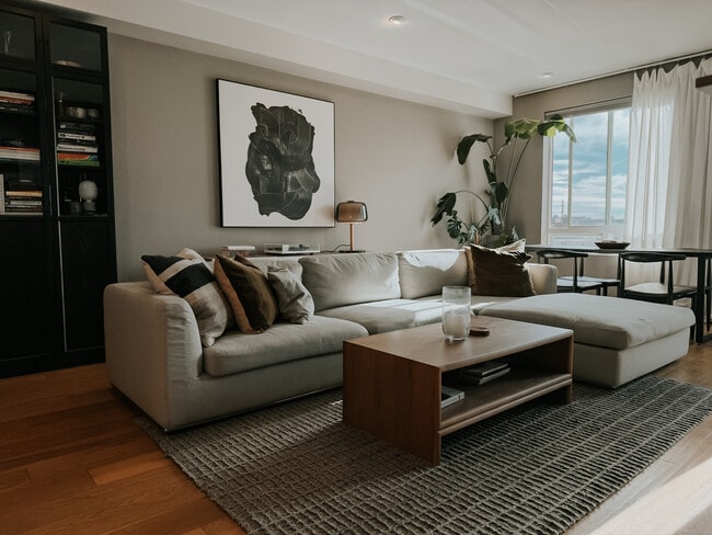 Building Photo - 441 W 42nd Ave