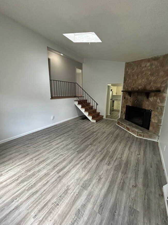Foto del edificio - COMING SOON! 3 Bed 1.5 Bath Home! $1495.00