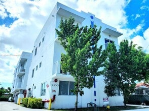 Building Photo - 1860 NW 24th Ave
