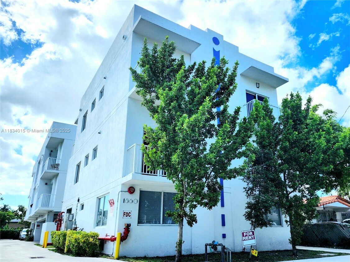Foto principal - 1860 NW 24th Ave