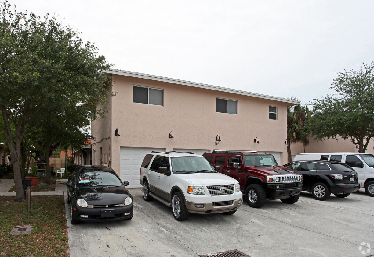 Primary Photo - 754 SW 7th St
