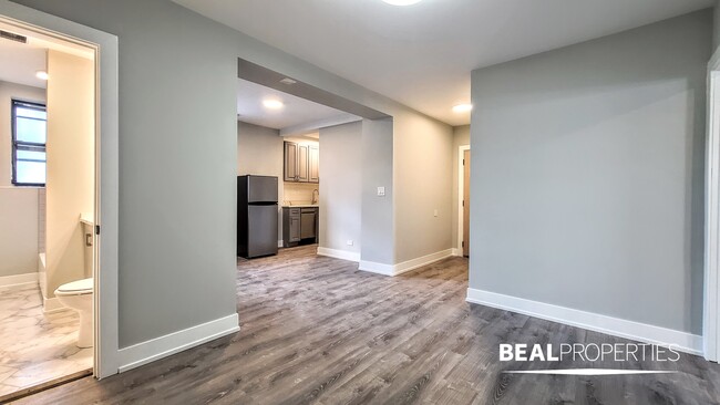 Foto del edificio - 505 W Belmont Ave