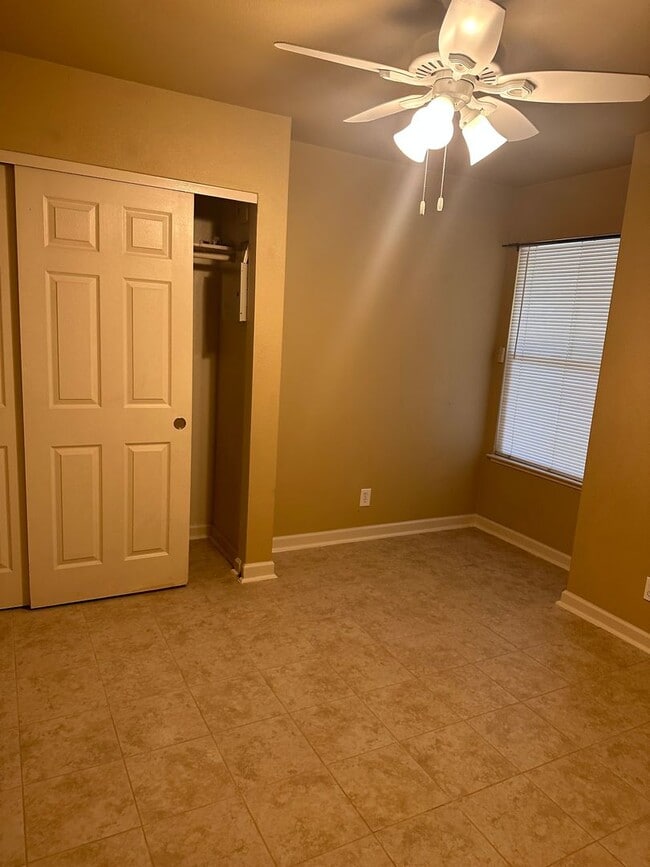 Building Photo - Great 4 bedroom 2 bath home