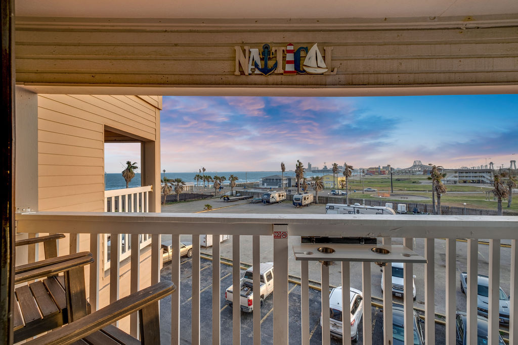 Foto principal - 3938 Surfside Blvd