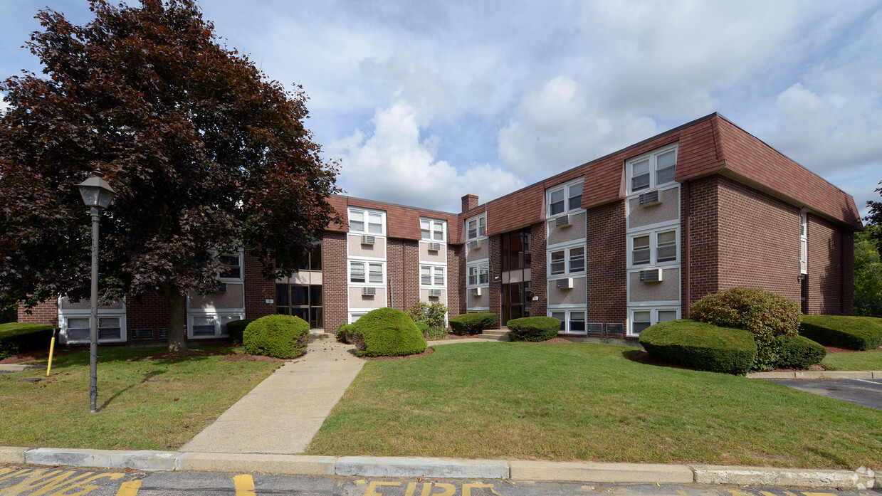 Tanglewood Village Apartments West Warwick, RI