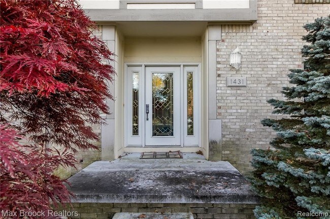 Building Photo - 1431 Provincial Dr