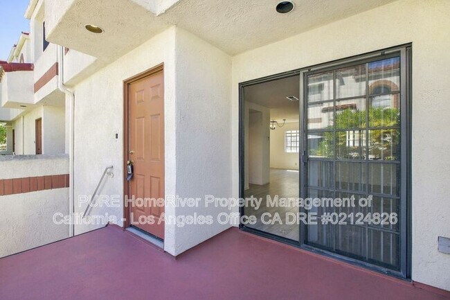 Building Photo - 2931 Plaza del Amo