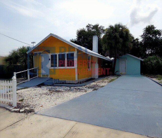 Foto del edificio - Village of the Arts Charmer — Updated 2BR Home with Detached 1BR Cottage