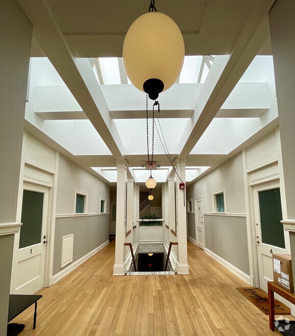 Apartments For Rent in New Canaan, CT with Hardwood Floors 2 Rentals