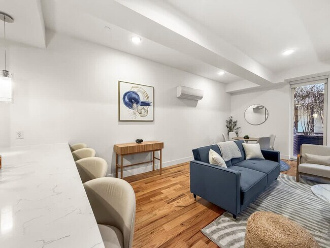 Building Photo - 236 W Thompson St