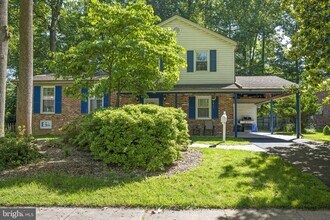 Building Photo - 809 Woodley Dr