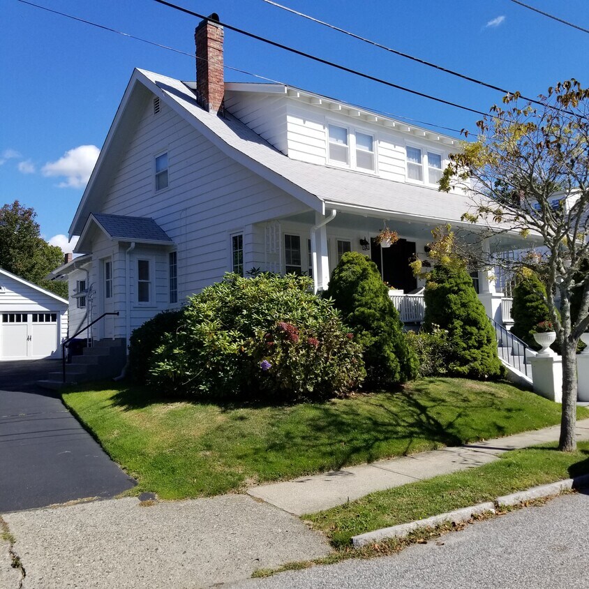 Primary Photo - 1 Green Ln