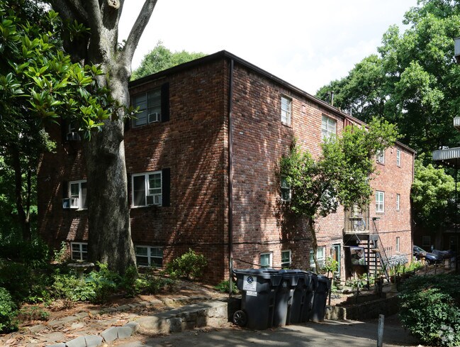 Foto del edificio - 880 Saint Charles Ave NE
