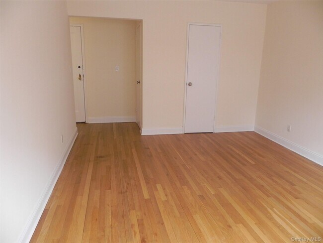 Foto del edificio - 11 Schenck Ave