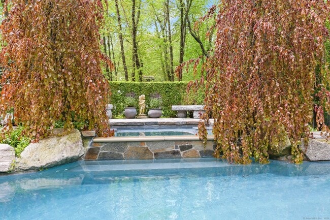 Building Photo - 376 Westover Rd