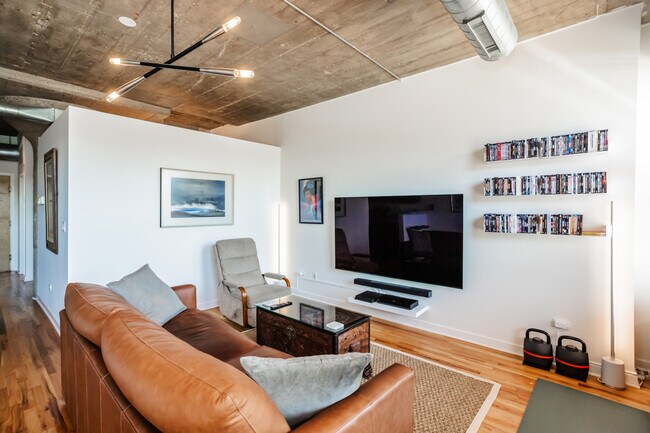 Foto del edificio - 1033 W 14th Pl