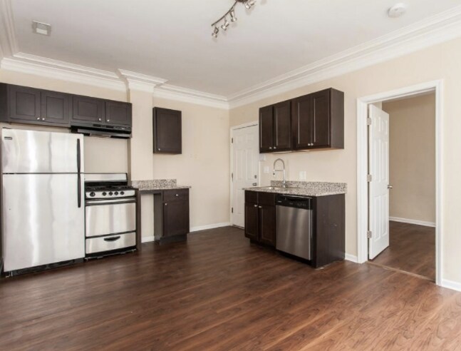 Primary Photo - 4354 N Ashland Ave