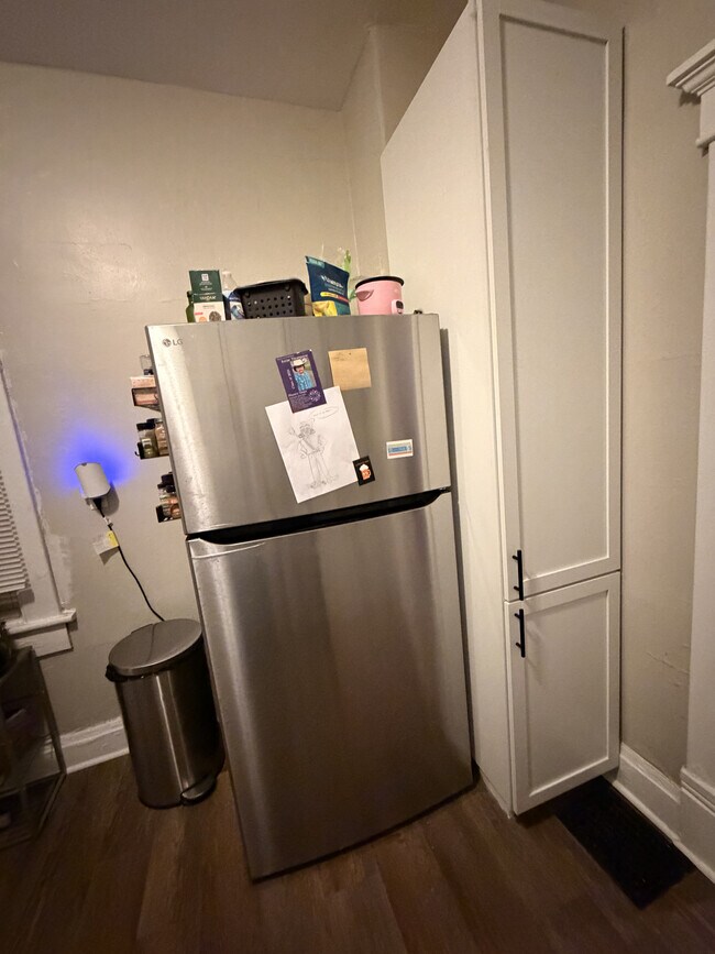 Foto del edificio - 172 W 8th Ave