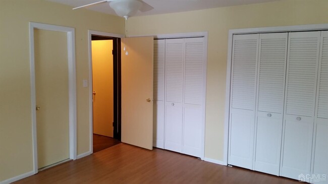 Building Photo - 210 Henderson Ct
