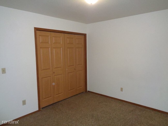 Building Photo - 3 br, 1 bath Apartment - Fishhook Apartments