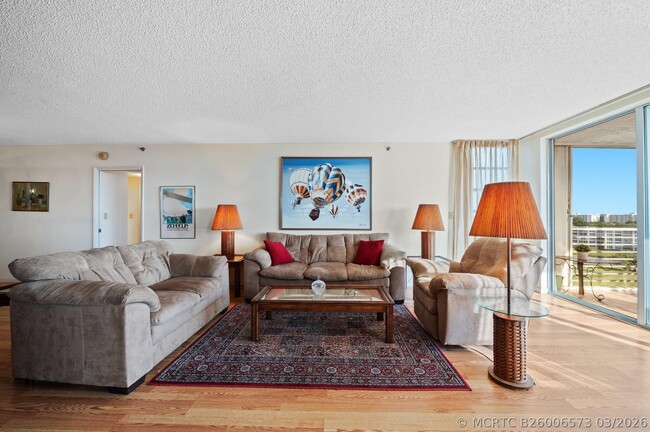 Building Photo - 3520 Oaks Way