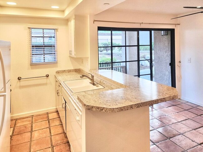 Building Photo - 1046 Calle Del Cerro