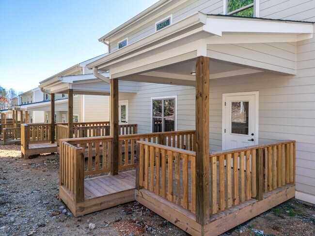 Foto del edificio - 385 Hungry Hollow Rd SE