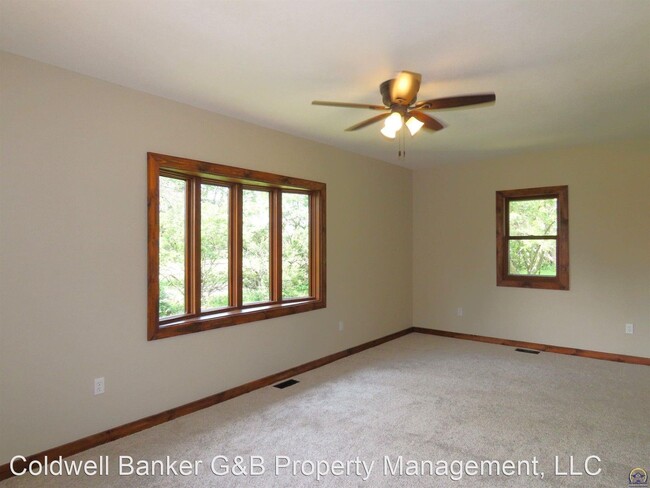 Building Photo - 5 br, 3 bath House - 1750 NE 54th St