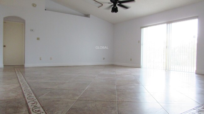 Foto del edificio - Spacious 3-Bedroom Home in Watermill Cove ...