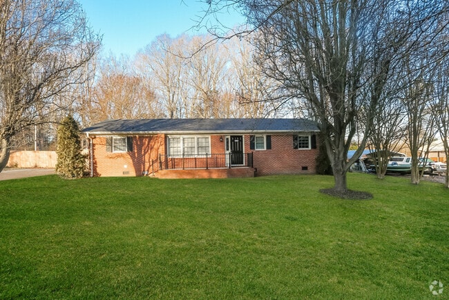 Building Photo - 2334 Munsen Rd