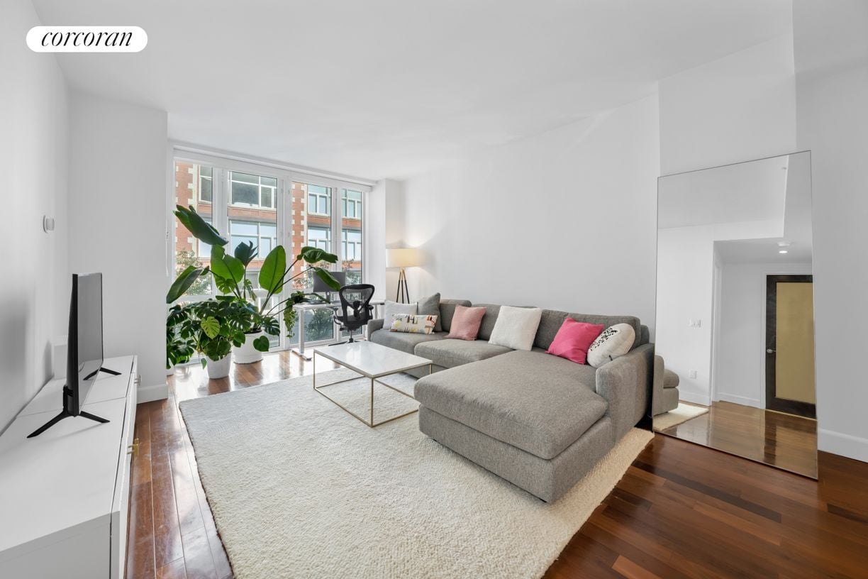 Primary Photo - 130 W 20th St