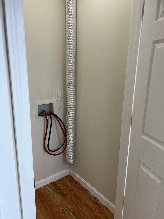 Laundry hookups - 76 Hall St