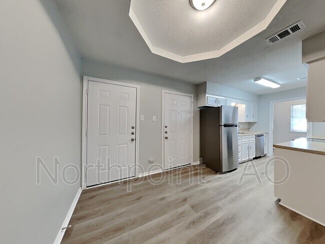 Building Photo - 700 Norfork Dr