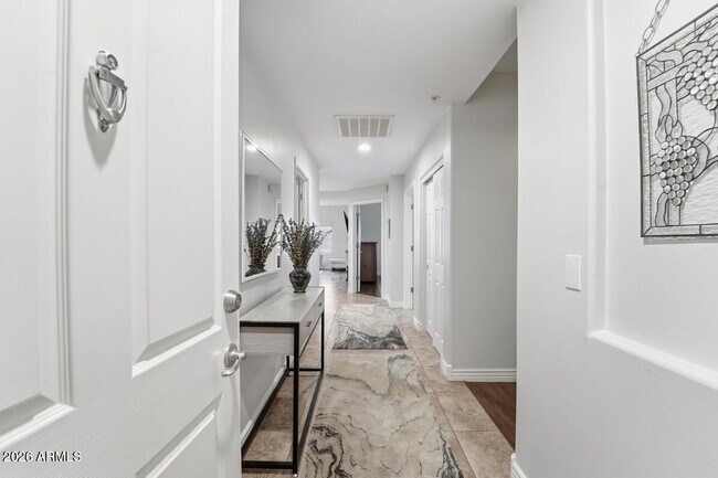 Foto del edificio - 5350 E Deer Valley Dr