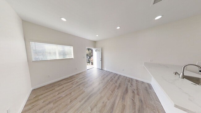 Building Photo - 4BD/2BA, Balcony Views!! (Lease out, pending signatures. Check back in a few days!)