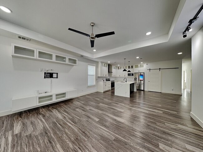 Foto del edificio - 1920 Carver Ave