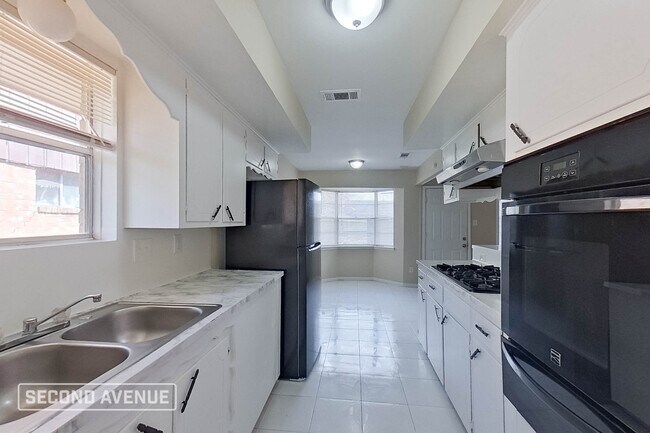 Foto del edificio - 9702 Hillis St